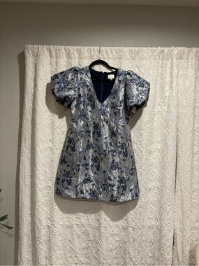 Adelyn Rae Silver-Blue Floral Puff Sleeve V-Neck Tunic